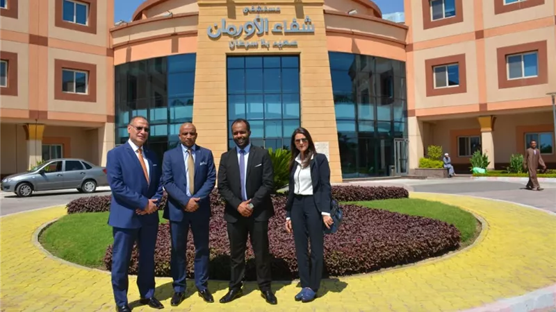 مسئولو بنك المؤسسة المصرفية بالأقصر يزورون مستشفى شفاء الأورمان