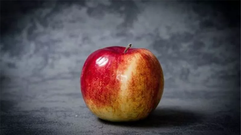 ماذا يحدث للجسم بتناول تفاحة واحدة