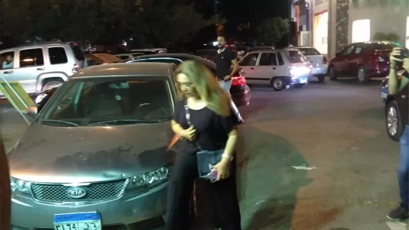 وصول الفنانة ليلي علوي عزاء المخرج شوقي الماجري