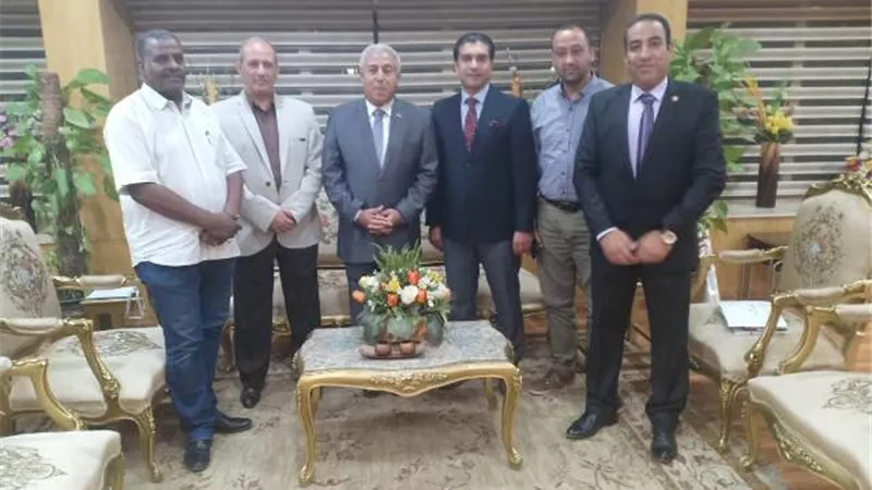 محافظ أسوان ورئيس الاتحاد المصري للميني فوتبول يدشنان اللعبة بأسوان.. صور وفيديو