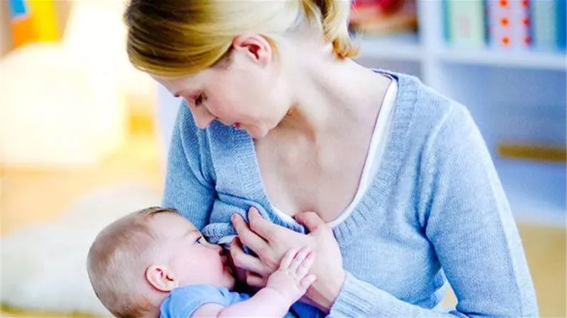 ٤ مشروبات هامة للمرضعات ..تعرفى عليها