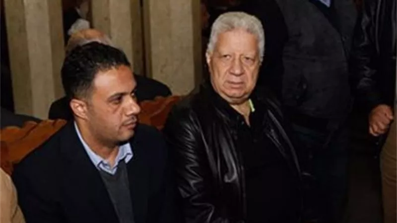 مرتضى منصور يصل عزاء الفنان طلعت زكريا