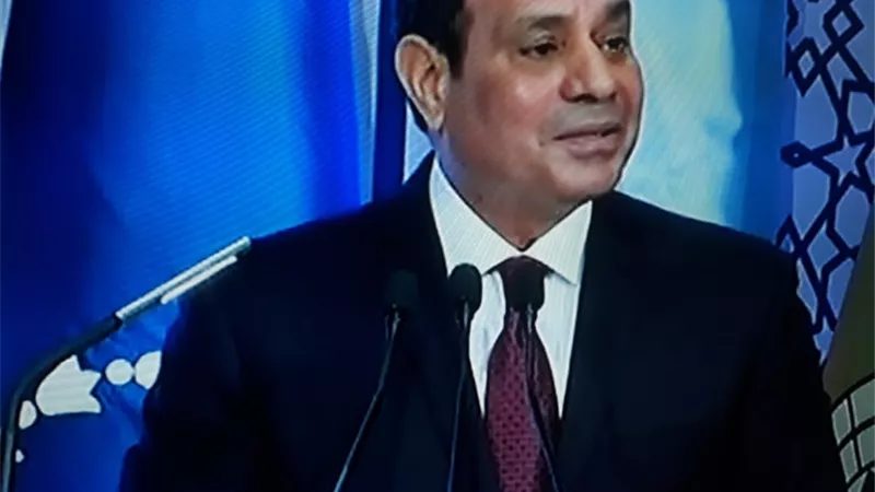 السيسى : الجيش المصري يواجه اي محاولات للتدخل الخارجى