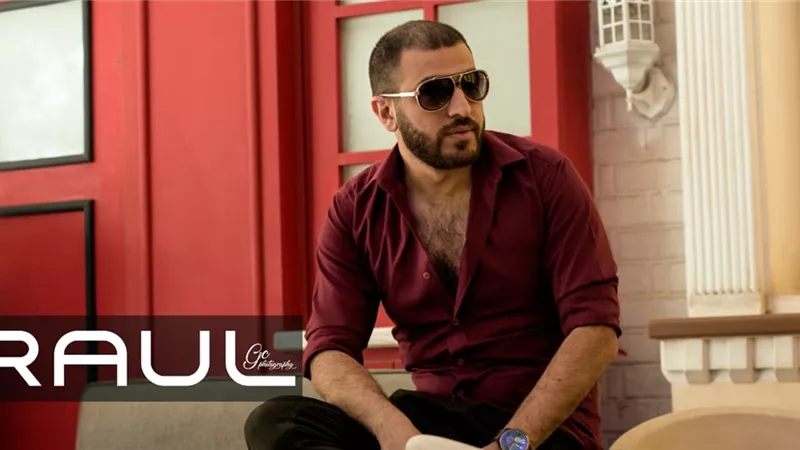 الشاعر راؤول يشارك بأغنتين في إحتفالية نصر اكتوبر أمام الرئيس