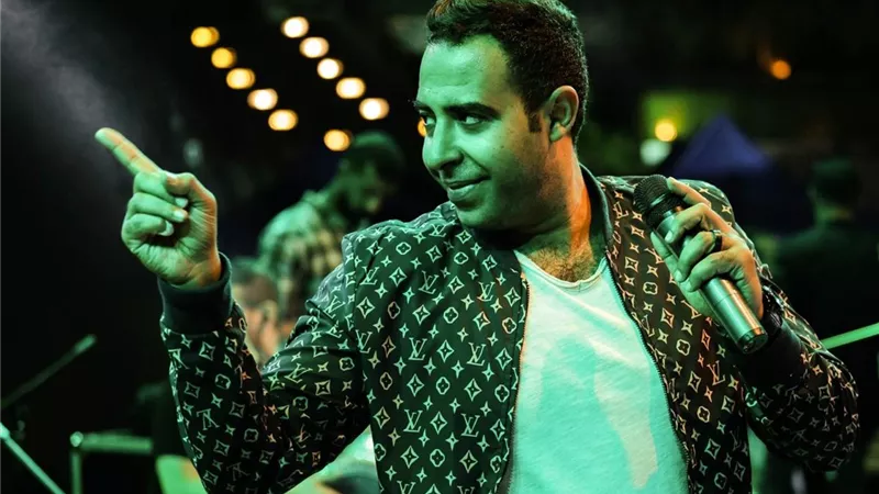 محمد عدوية يرفع شعار كامل العدد بحفل التجمع الخامس.. صور