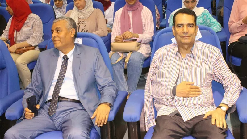 رئيس جامعة جنوب الوادى يشهد فعالية للإستشارى التدريبى حسام هيكل