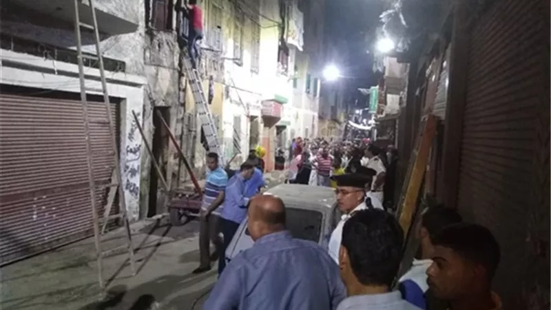 انهيار عقار مكون من طابقين بالإسكندرية ونجاة أسرتين