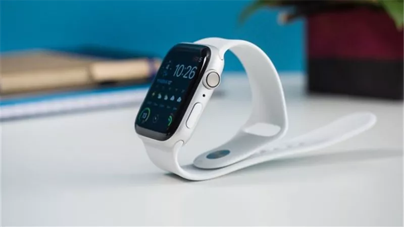 اشترى ساعة Apple Watch 4 بخصم 2000 جنيه