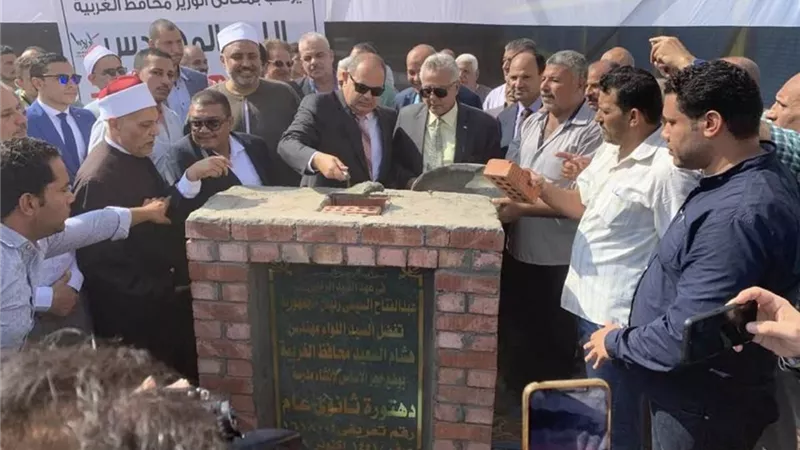 محافظ الغربية يضع حجر الأساس لمدرسة دهتورة الثانوية بزفتى