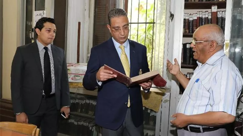 محافظ سوهاج ووفد دار الكتب يتفقدان مكتبة 