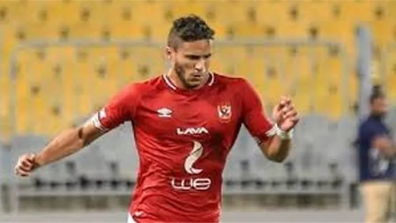 فحص طبى لتحديد مشاركة نجم الأهلى أمام الزمالك