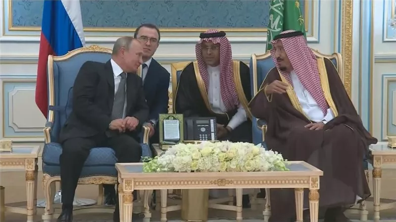 جلسة مباحثات رسمية بين الملك سلمان والرئيس الروسى
