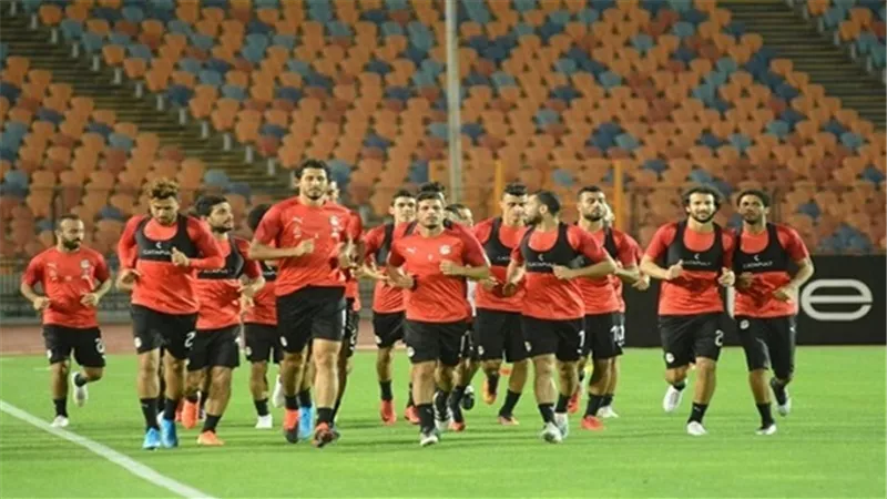 وزير الرياضة يشهد مباراة مصر وبوتسوانا من ملعب برج العرب