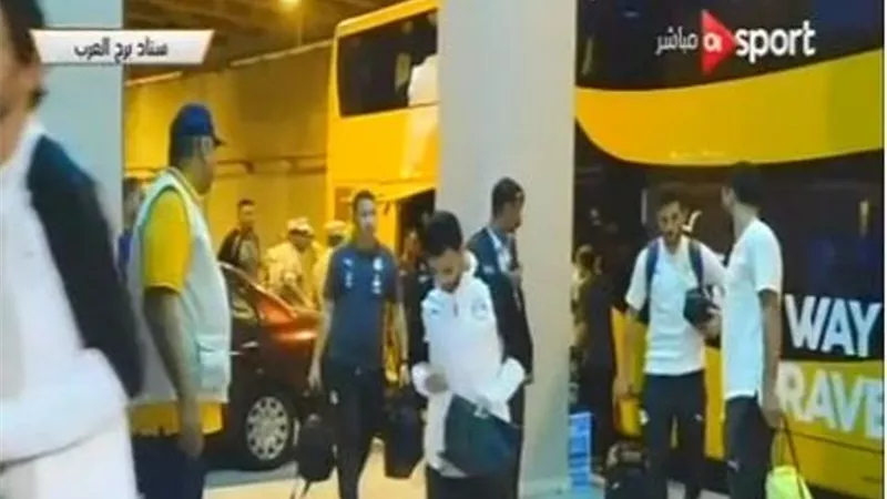 وصول حافلة الفراعنة لملعب برج العرب استعداداً لمواجهة بوتسوانا.. فيديو