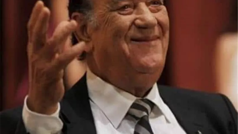 فى عيد ميلاده ال٨٨ .. ما لا تعرفه عن والد النجوم حسن حسنى