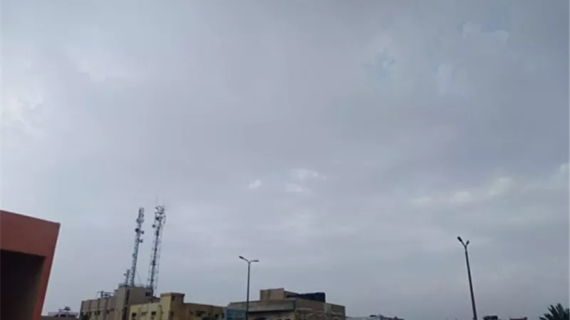 سقوط امطار خفيفة على رأس غارب وإعلان حالة الطوارئ بالمدينة