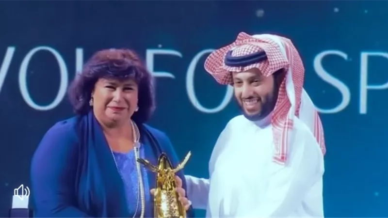 تركي آل شيخ يكرم وزيرة الثقافة فى حفل صناع الترفيه بالرياض