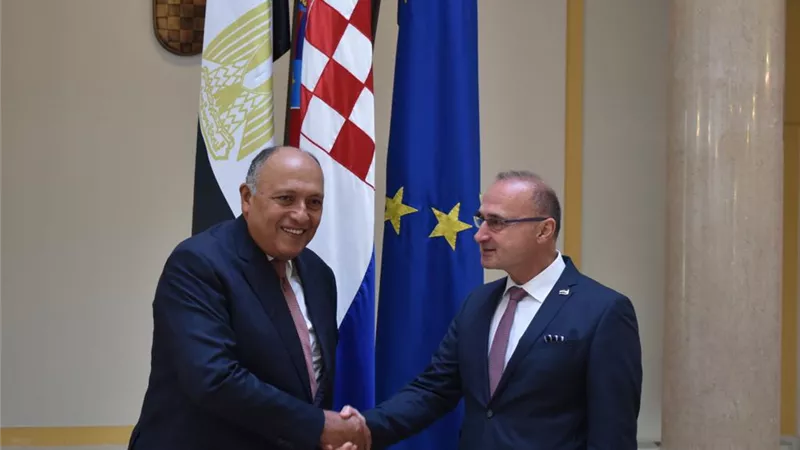 شكري يعقد جلسة مشاورات سياسية مع نظيره الكرواتي في مستهل زيارته الى زغرب