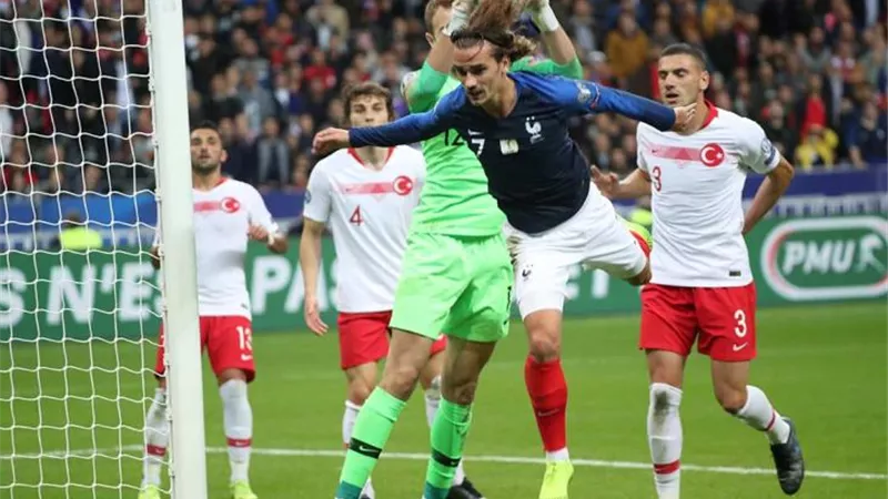 بالفيديو.. تركيا تخطف تعادلا ثمينا أمام فرنسا بتصفيات يورو 2020