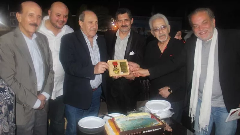 تكريم المخرج وليد السباعي وتسليمه الجائزة الذهبية عن فيلم جزيرة الكور