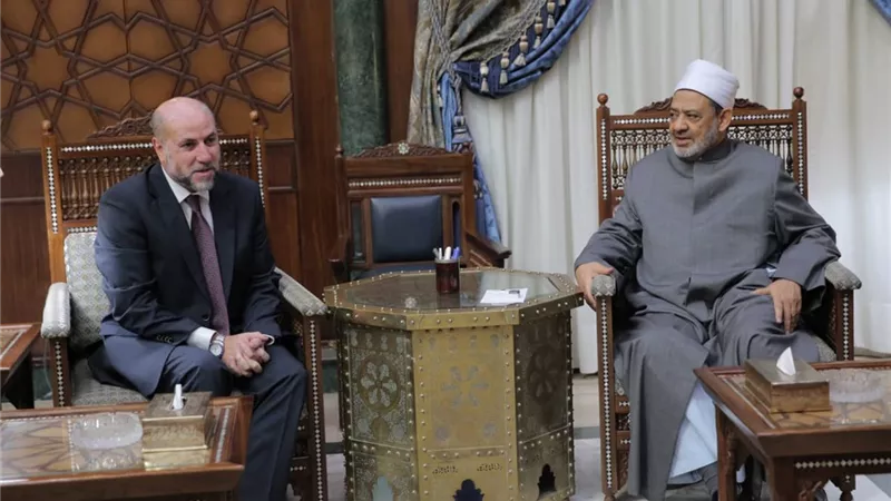 الإمام الأكبر يلتقي قاضي قضاة فلسطين ويبحثان قضية القدس وحماية المسجد الأقصى