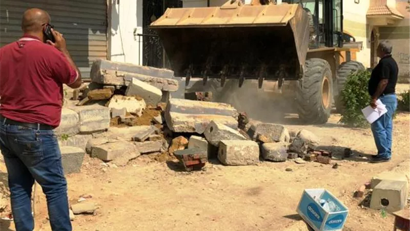 سحب 14محل وتنفيذ 40 مخالفة فى حى الصفوة ببدر بالتعاون مع شرطة التعمير والصور