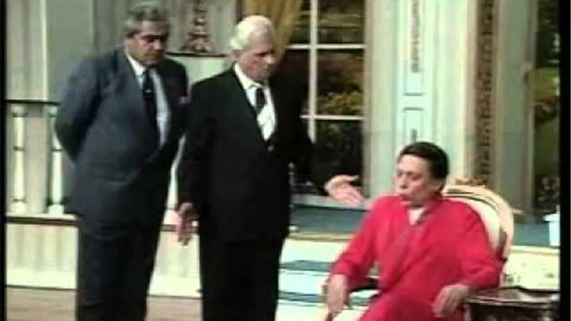 مشهد مع الزعيم تسبب فى انهيار عمر الحريرى على المسرح.. فيديو