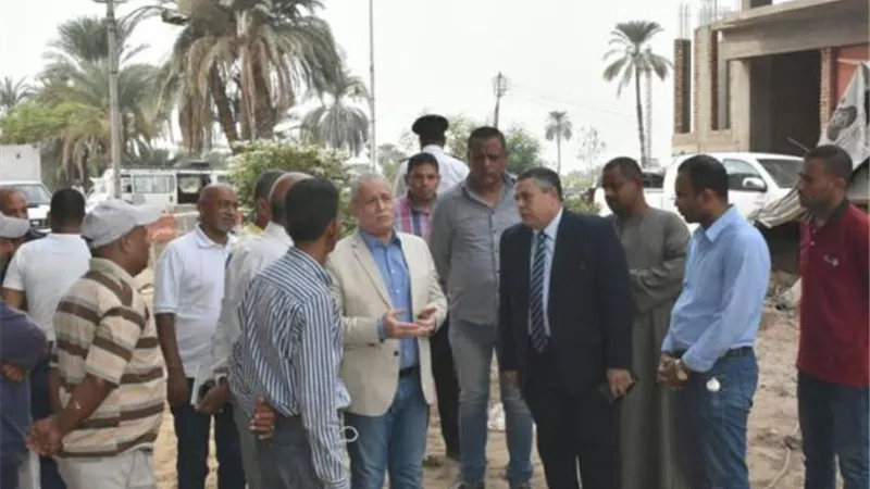 محافظ الأقصر يتفقد انتهاء أعمال إصلاح كسر خط الصرف الصحى بشارع التليفزيون