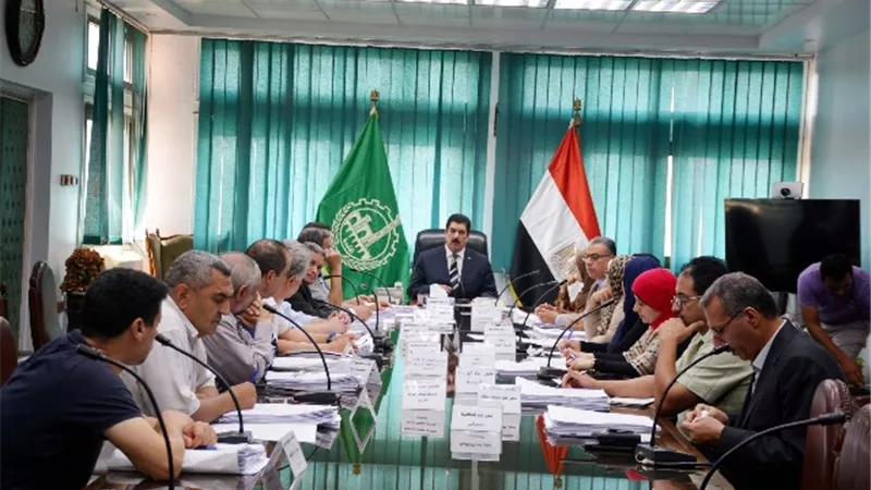 محافظ القليوبية يترأس إجتماع مجلس إدارة المناطق الصناعية..صور