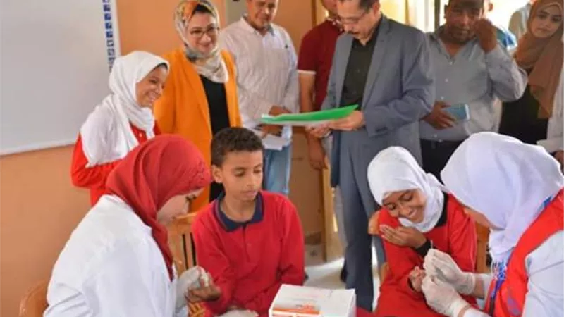 نائب محافظ الوادي الجديد تتفقد فعاليات ١٠٠ مليون صحة في المدارس .صور
