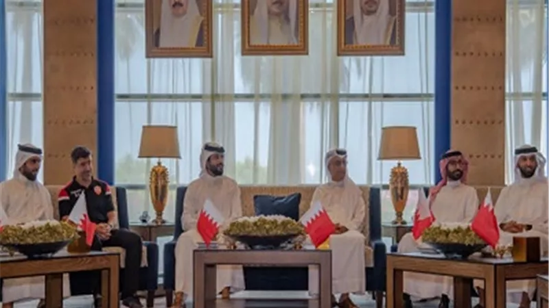 الملك حمد يهنئ منتخب البحرين لكرة القدم بعد فوزه على ايران