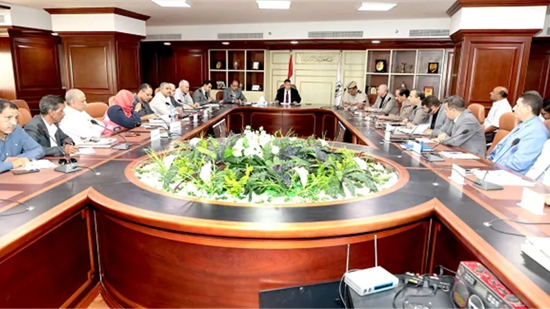 الموافقة على 827 طلب وتحرير 156 عقد لأراضي ببنى سويف