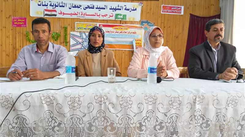 ندوة عن التعامل الآمن مع وسائل التواصل الاجتماعى بمدرسة أبوكبير الثانوية للبنات