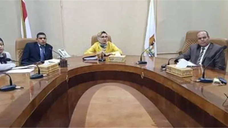 نائب محافظ الوادى الجديد تعقد اجتماعا مع أعضاء مجلس إدارة مركز