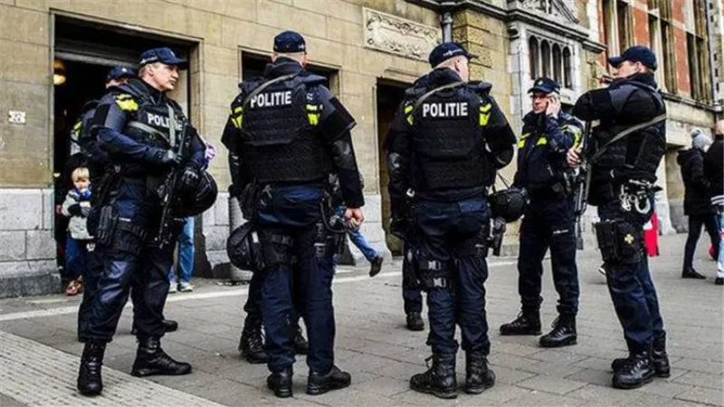 اعتقال 23 شخصًا خلال مواجهات بين الجاليتين التركية والكردية في هولندا