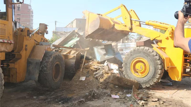 حملة مكبرة لازالة التعديات والاشغالات بحى الاربعين بالسويس