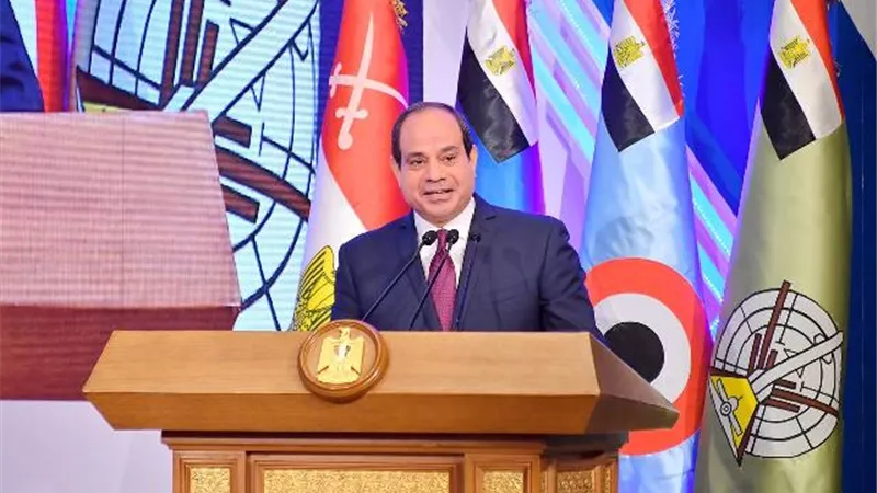 السيسى للمصريين: لو عايزين تكافحوا الفساد ما تجاملوش حد