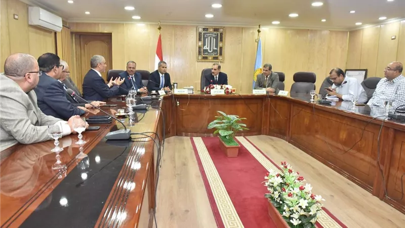محافظ أسيوط يبحث مع مجموعة العربي إقامة مجمع صناعي جديد