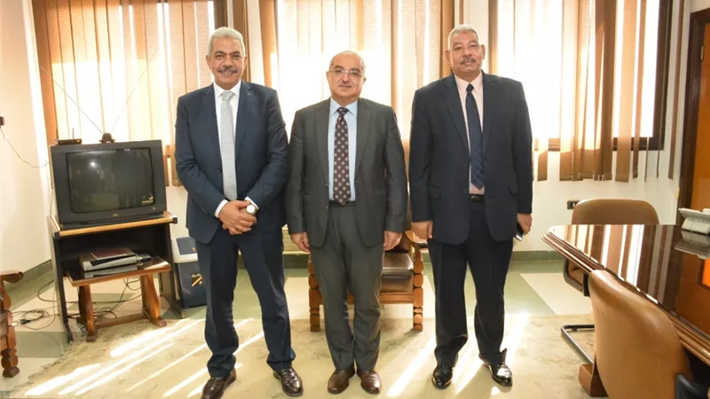 رئيس جامعة أسيوط يبحث توطيد سبل التعاون مع نائب رئيس جامعة الأزهر