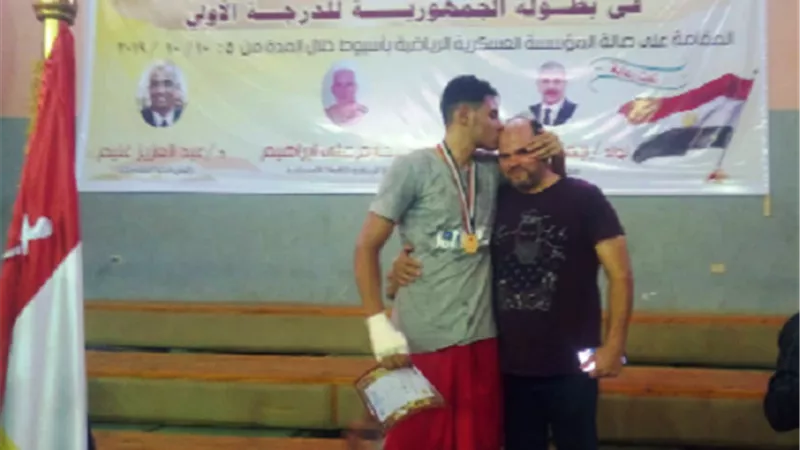أبطال من ذهب .. على الشريف يحصد ذهبية الجمهورية للملاكمة