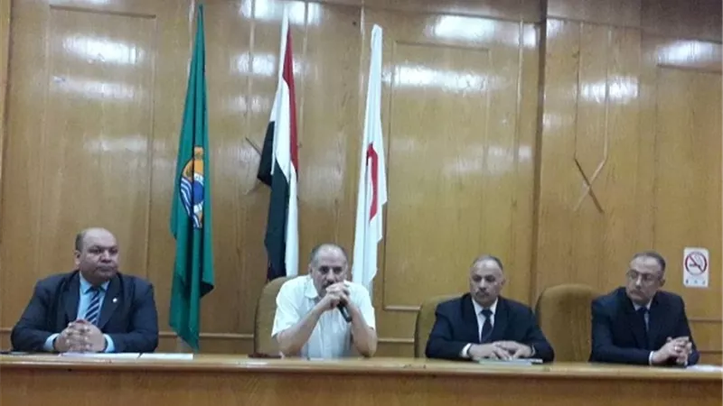 وفد مجلس الوزراء يستعرض الخدمات الصحية بالإسماعيلية ..صور