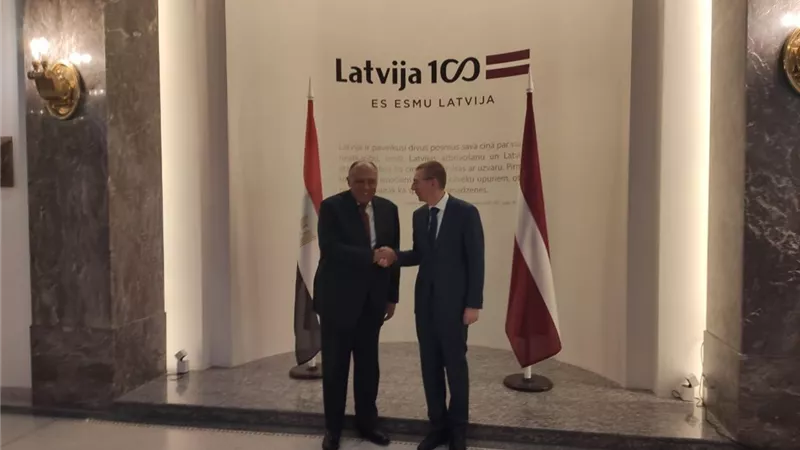 شكري يعقد جلسة مباحثات مع نظيره اللاتفي ويؤكد علي اهمية دورية التشاور السياسي لتعزيز العلاقات الثنائية