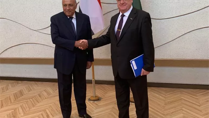 وزير الخارجية يعقد لقاءً ثنائياً مع مستشار حكومة جمهورية ليتوانيا