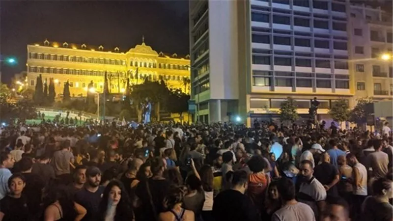 بعد إطلاق النار على المتظاهرين.. جنبلاط يطالب وزير التعليم اللبناني بهذا الأمر