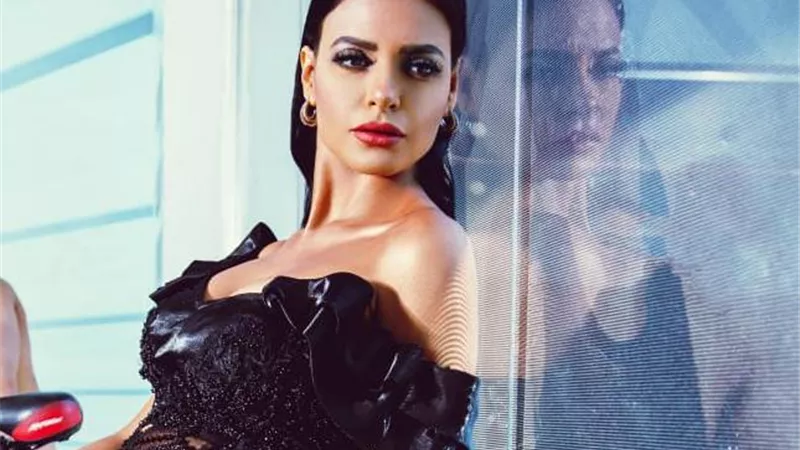 مروة الازلى تتألق بفستان أسود فى أحدث جلسة تصوير