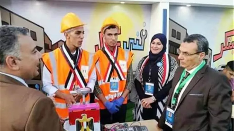 محافظ الشرقية يُهنئ طلاب منيا القمح لفوزهم بالمركز الأول بمسابقة فنى مبتكر