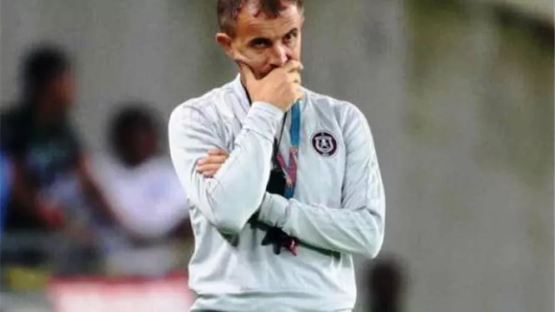 ميتشو يحذر لاعبى الزمالك قبل لقاء المقاولون