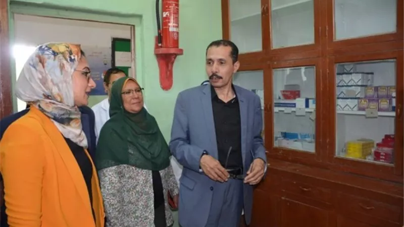نائب محافظ الوادي الجديد تنقل عيادة الصفا لحي ٢٥ يناير بالخارجة ..صور