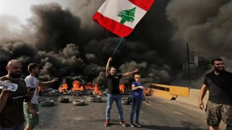 وسائل اعلام لبنانية .. اشتباكات دامية بالرصاص المطاطي في محيط القصر الجمهوري