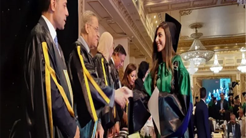 ألسن عين شمس تكرم أساتذتها وطلابها في حفل تخرج ٢٠١٨/٢٠١٩